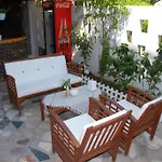 Arya Hotel
